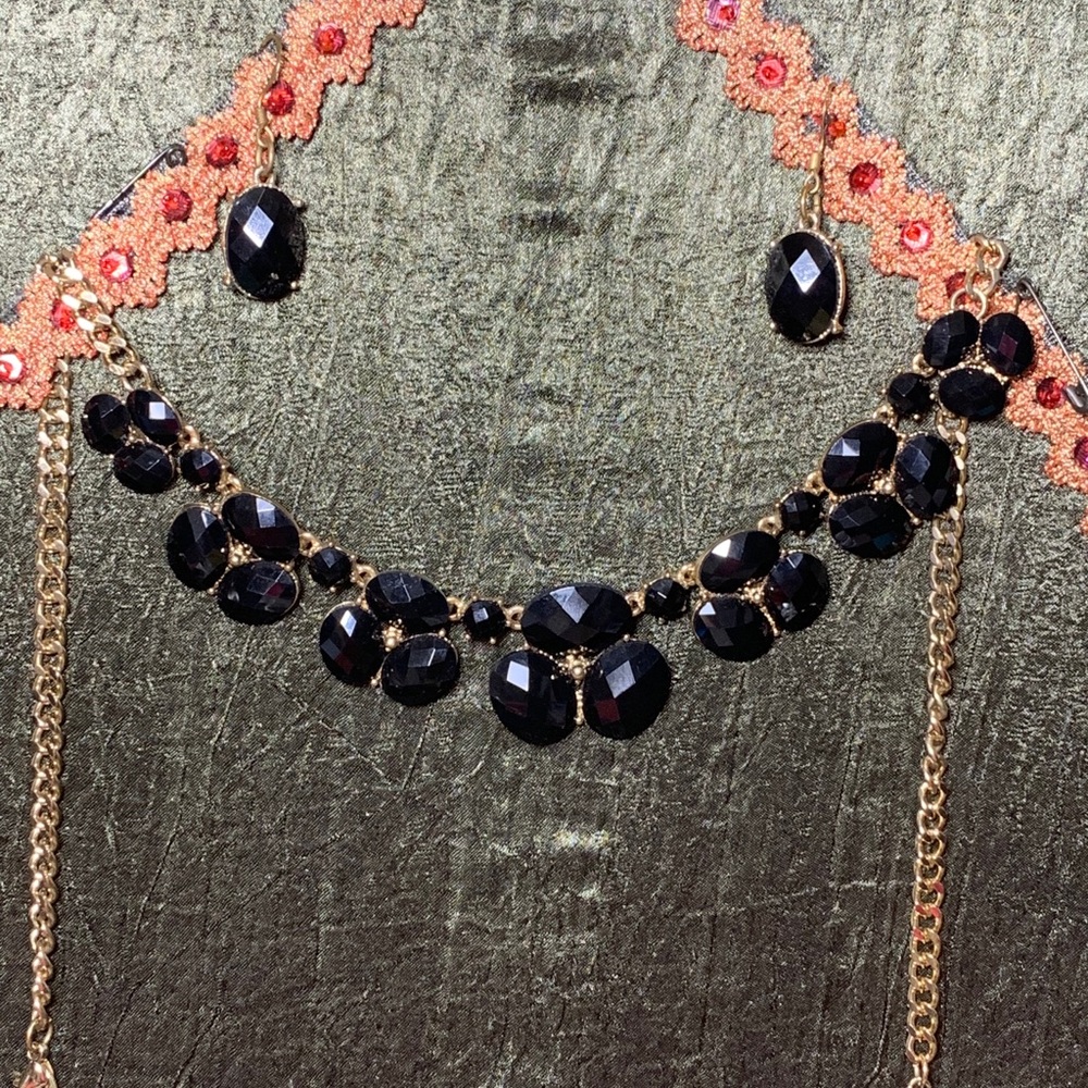 Neck land Earring Set, Black and Gold